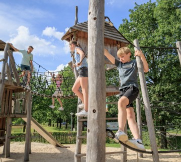 Buitenspeeltuin kaps vakantiepark