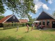 Terras kinderbungalow Boerderij Kaps
