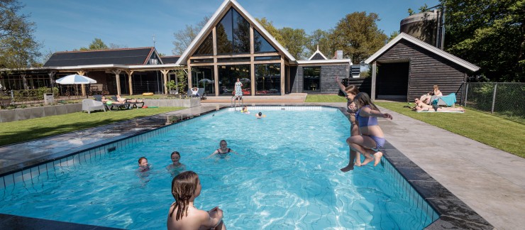 Buitenzwembad verwarmd recreatiepark kaps